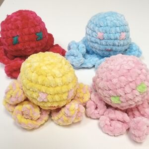 4 Octopus Plushies. 🐙